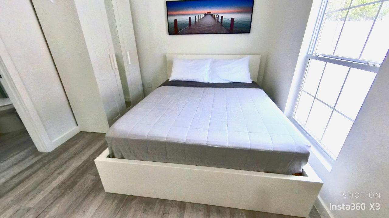 All Modern Studio With Private Entry & Parking. Brandon Exteriör bild
