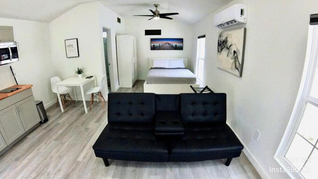 All Modern Studio With Private Entry & Parking. Brandon Exteriör bild