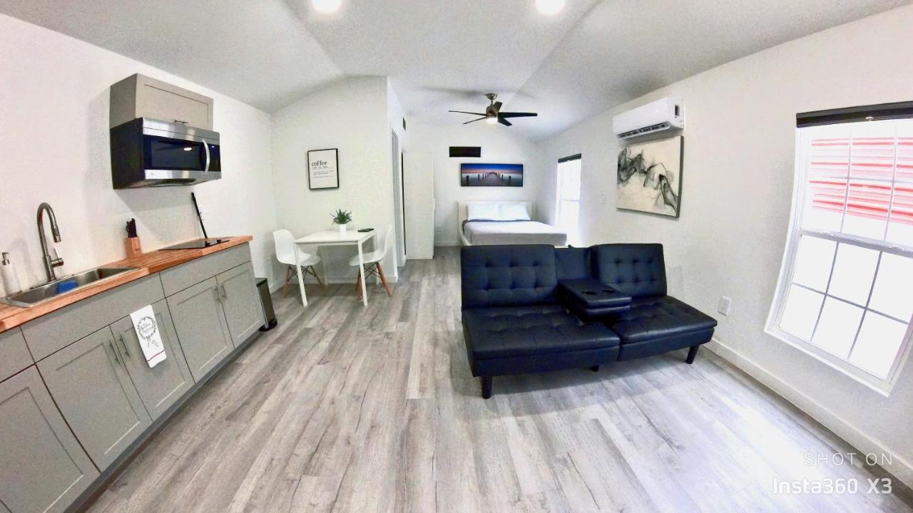 All Modern Studio With Private Entry & Parking. Brandon Exteriör bild