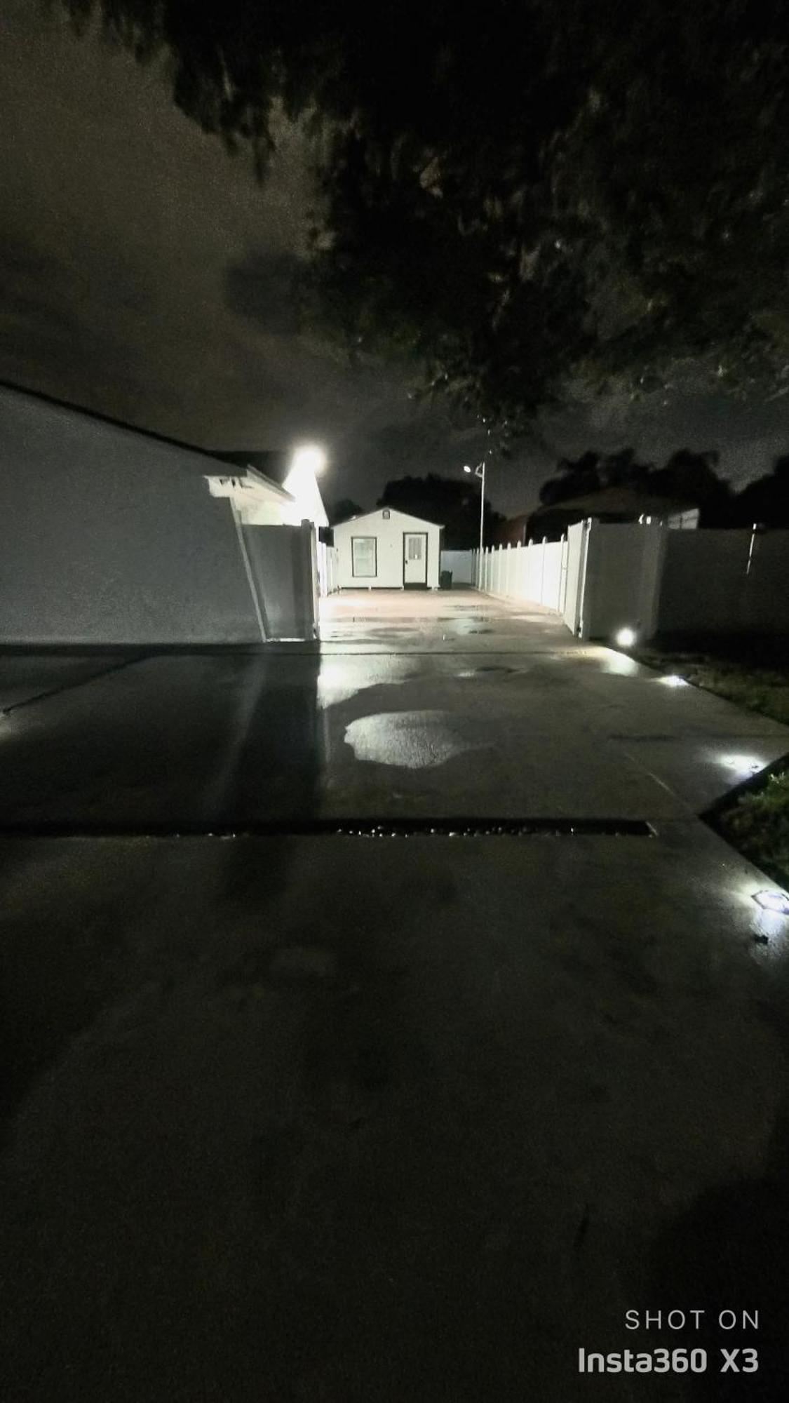 All Modern Studio With Private Entry & Parking. Brandon Exteriör bild
